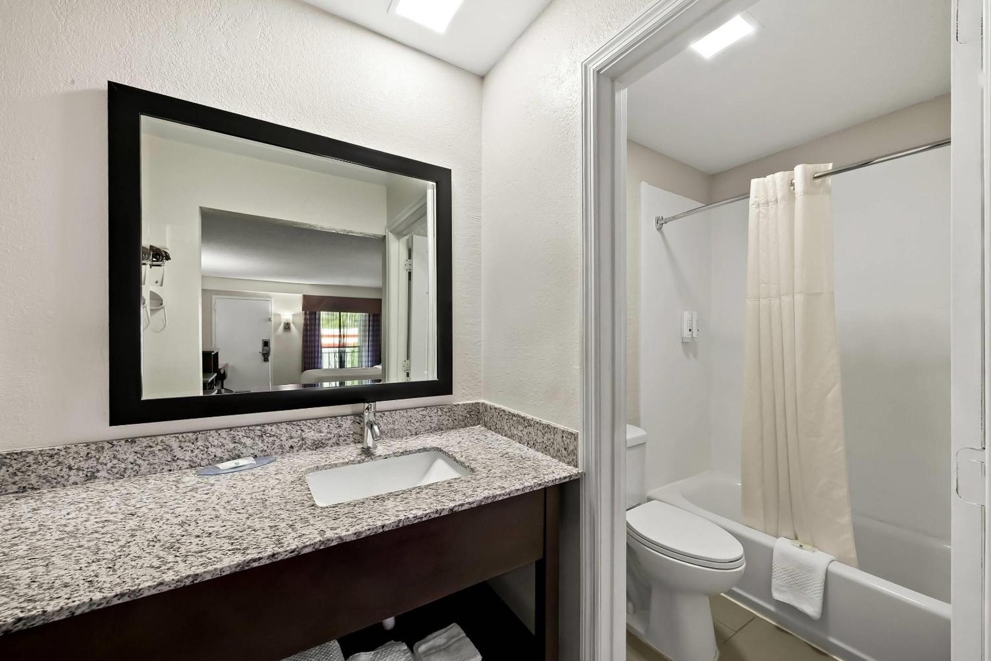 Quality Inn Raeford Εξωτερικό φωτογραφία